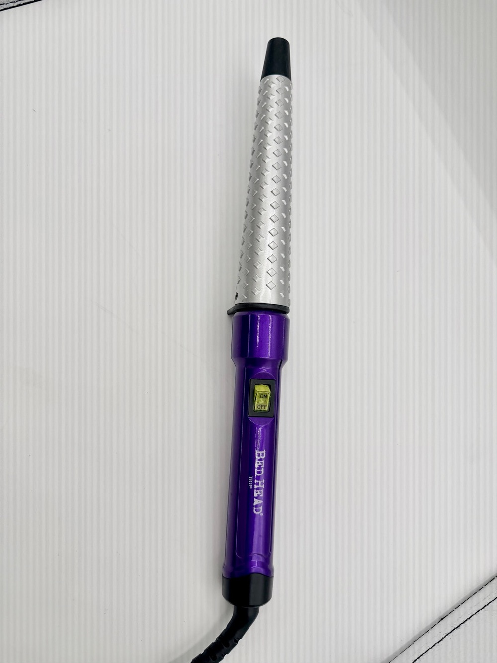 BedHead BH341/BHC341JD Curling Wand  (large) 1.5 in Ceramic On/Off Switch